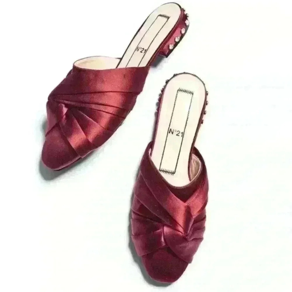 No. 21 burgundy viscose and silk blend knotted mule